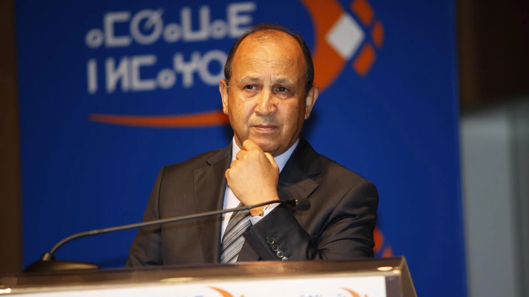 إقالة عبد السلام أحيزون من رئاسة شركة اتصالات المغرب