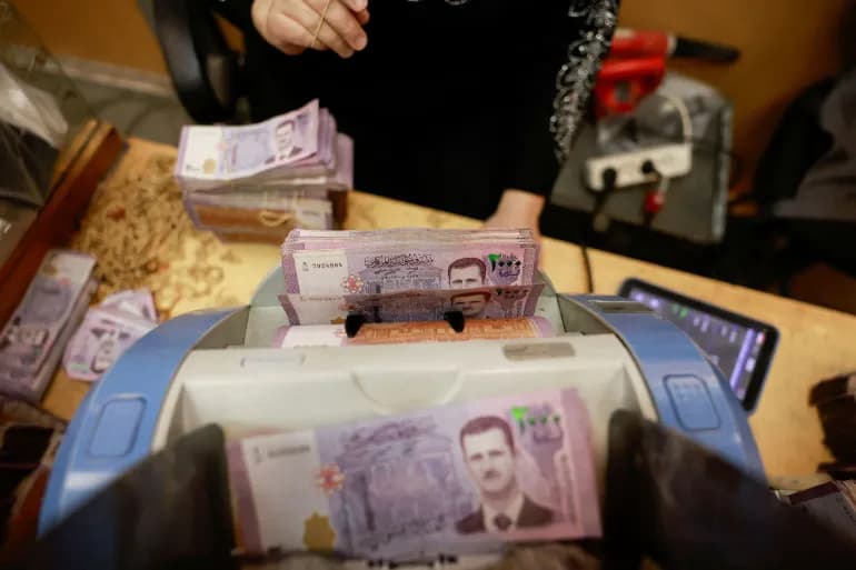 استقرار سعر صرف الليرة السورية أمام الدولار واليورو