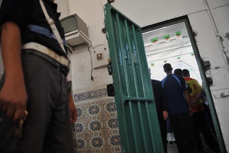 الجزائر تفرج عن مهاجرين مغاربة غير نظاميين