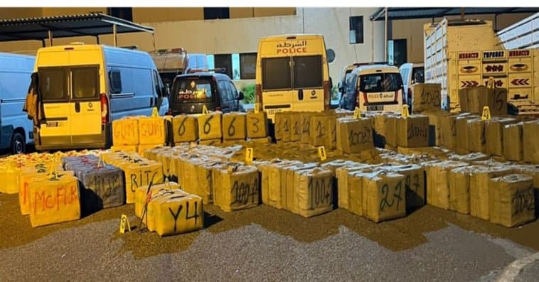 إجهاض عملية تهريب طن و924 كيلوغراماً من مخدر الشيرا بالقنيطرة