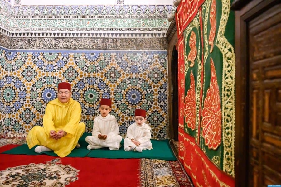 مولاي رشيد يزور ضريح فاس بمناسبة ختان الأميرين