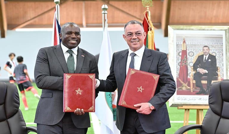 المغرب والمملكة المتحدة يوقعان مذكرة تفاهم لدعم تنظيم كأس العالم 2030