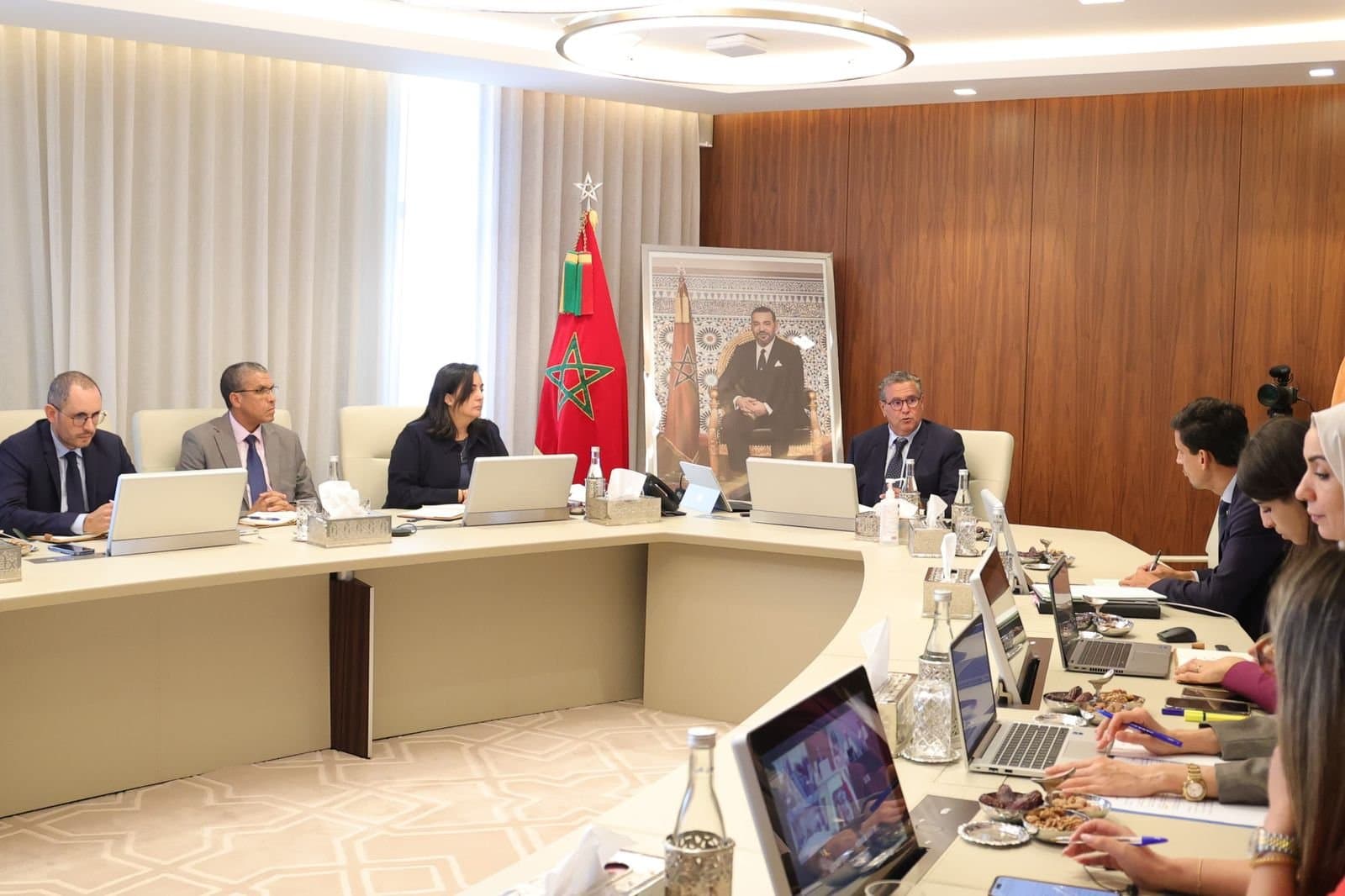 رئيس الحكومة يتابع عن كثب تنزيل خارطة الطريق للتشغيل
