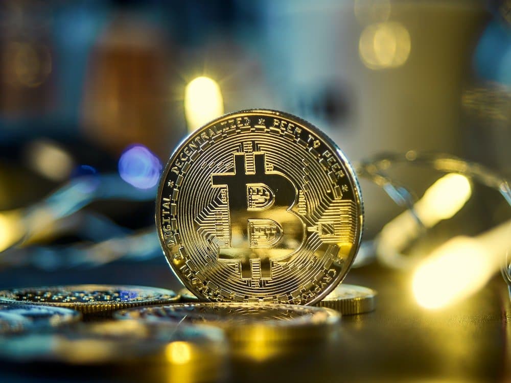 تراجع البيتكوين وسط توترات تجارية وتباطؤ اقتصادي عالمي