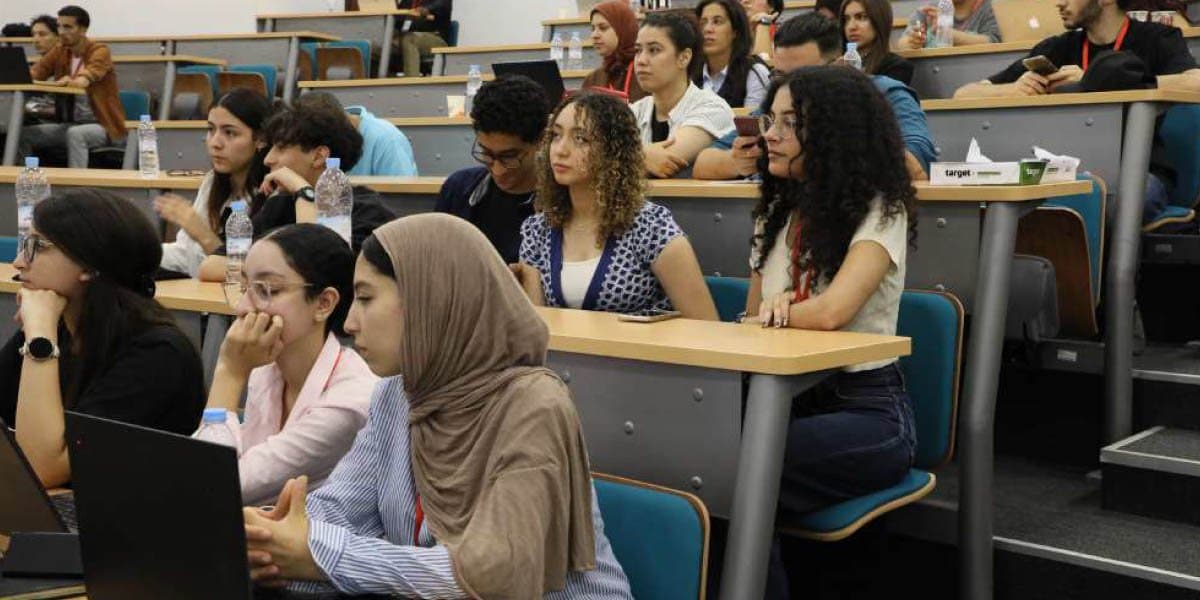 اختتام الدورة الثالثة للمدرسة الصيفية في الذكاء الاصطناعي بجامعة الأخوين