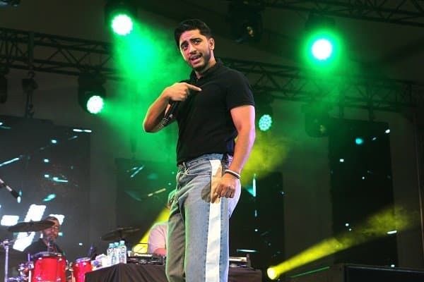 مهدي فاضيلي يُشعل منصة مهرجان الشواطئ بمدينة المضيق