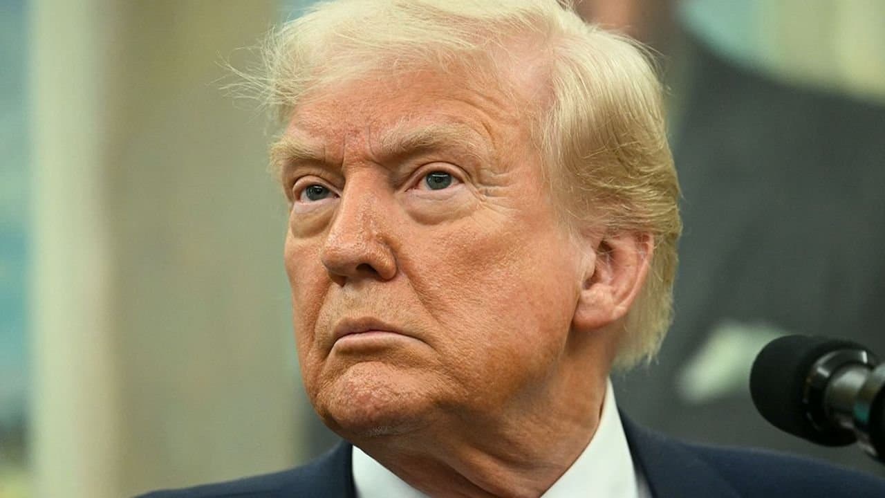 ترامب يفرض رسومًا جمركية إضافية بنسبة 100% على الصين