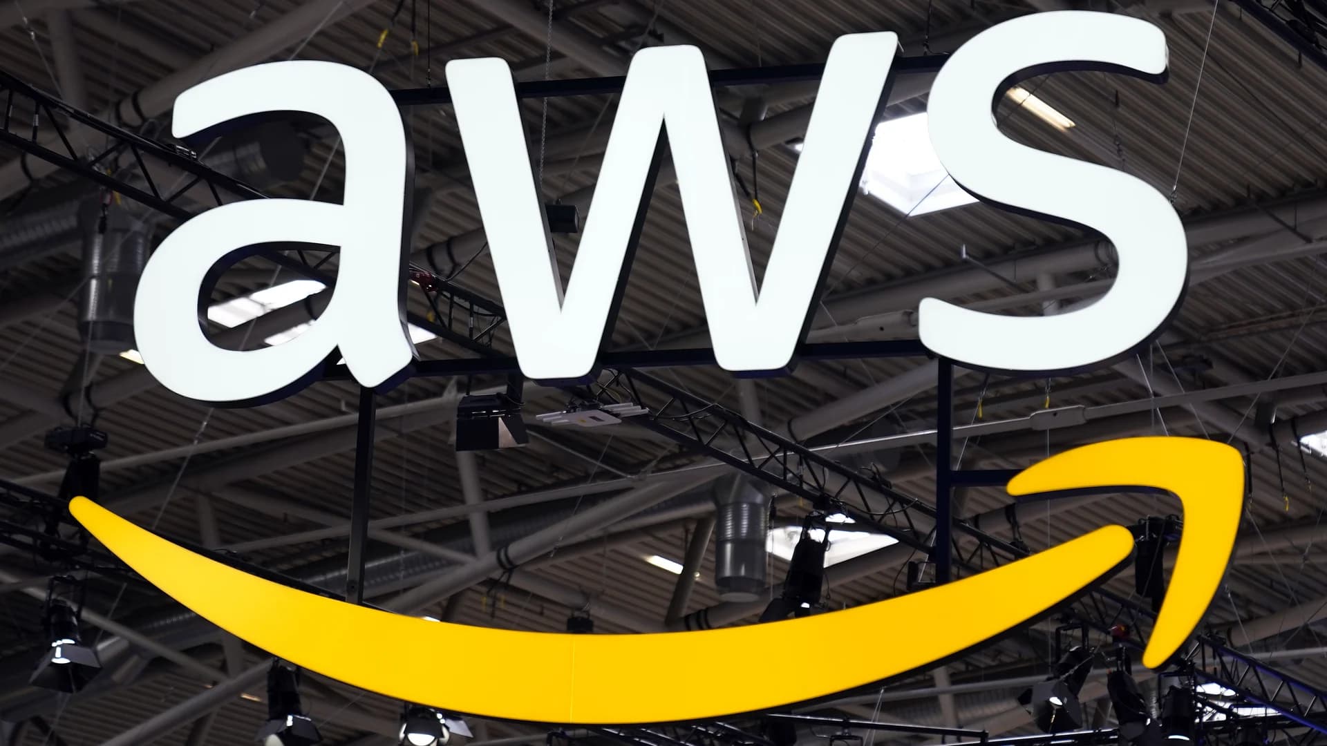 عطل في AWS يعطّل مواقع وتطبيقات عالمية