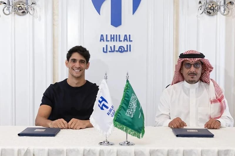 ياسين بونو يُجدد عقده مع الهلال السعودي حتى عام 2028