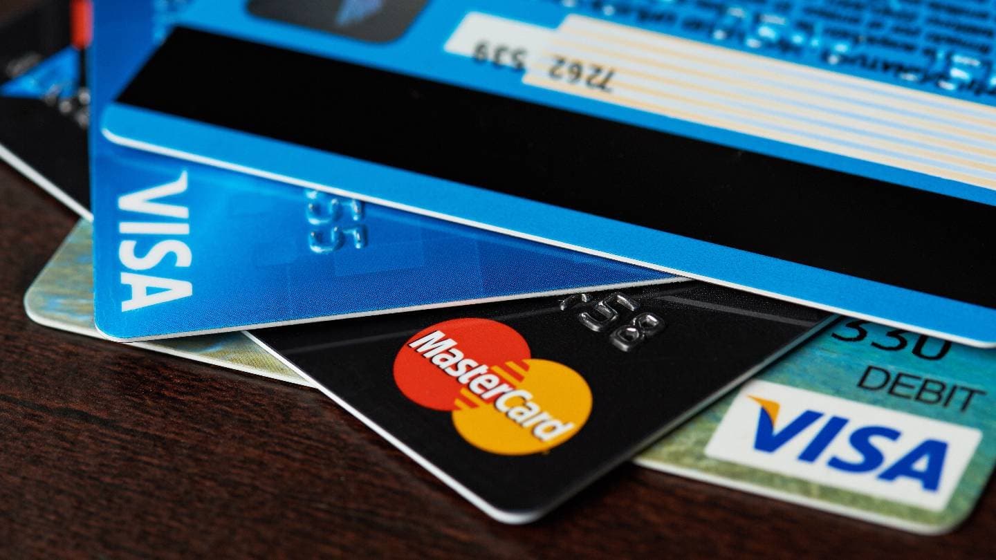 تسهيلات جديدة لتحويل العملات بالبطاقات