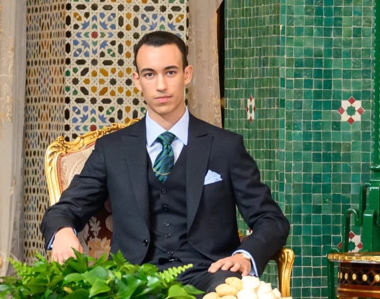 الأمير مولاي الحسن يترأس حفلا عسكريا بالقنيطرة