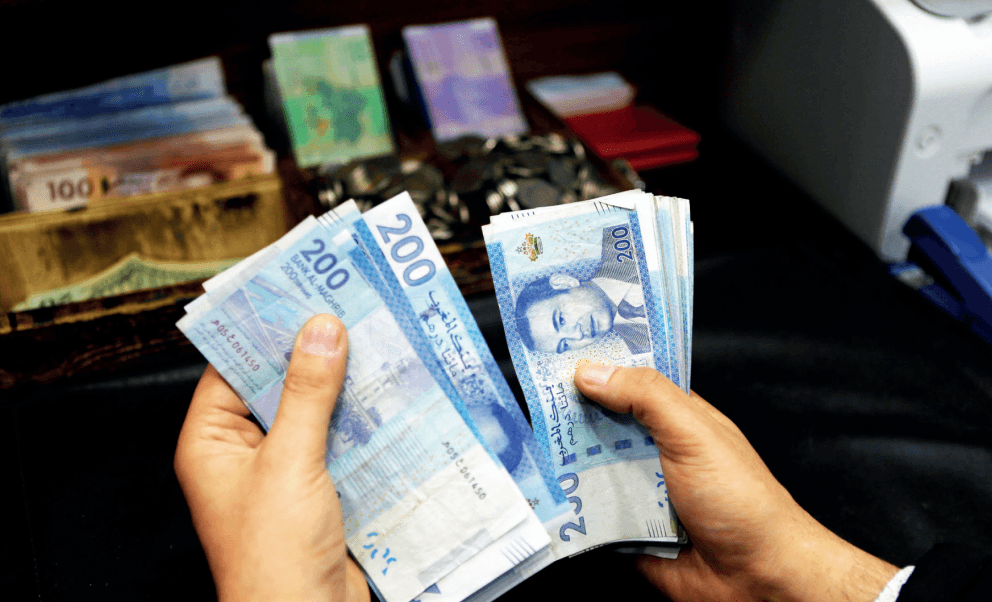 الدرهم يستقر أمام الأورو ويتراجع أمام الدولار