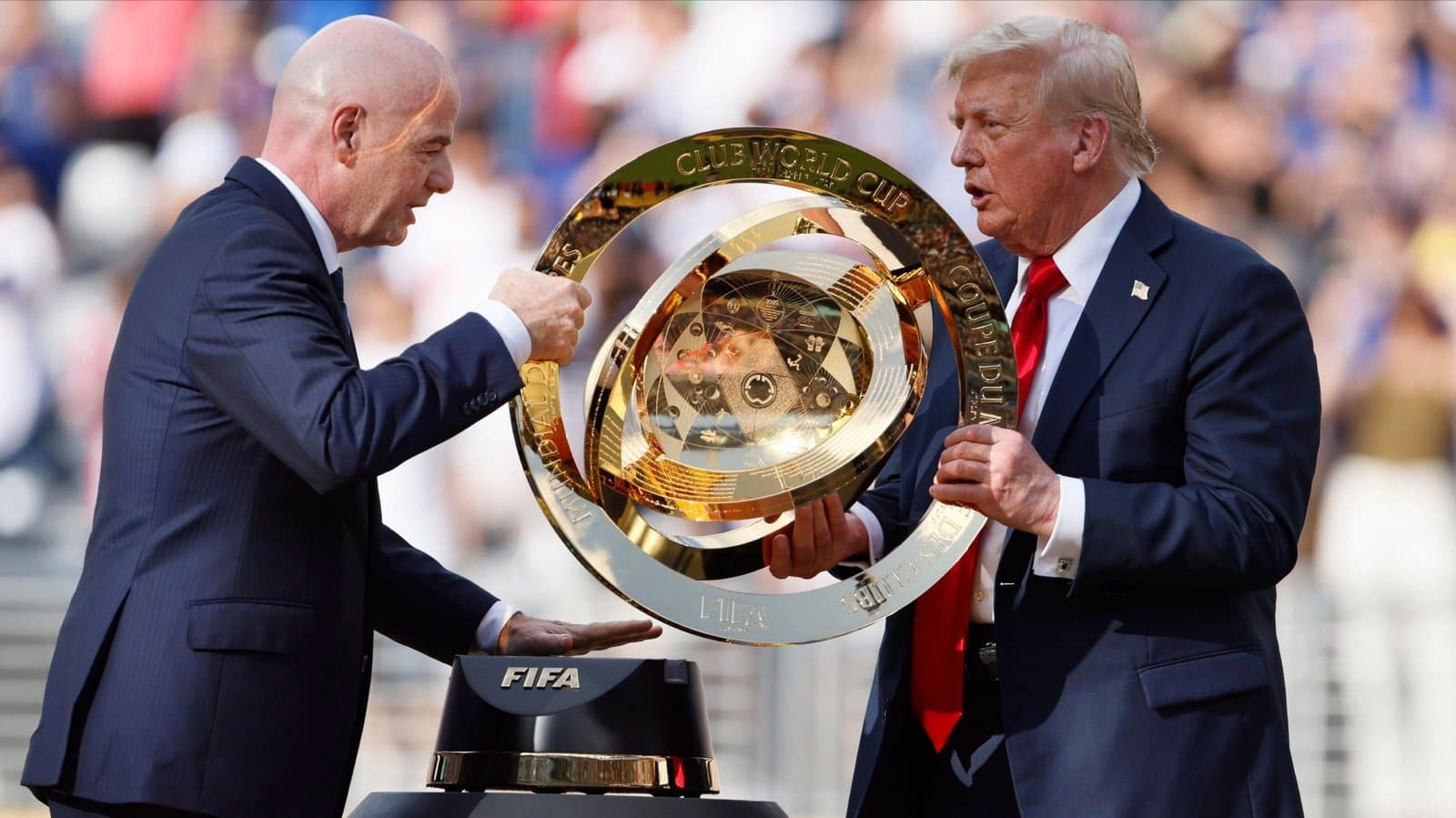 مونديال 2026: ترامب يسلّم الكأس إلى جانب إنفانتينو