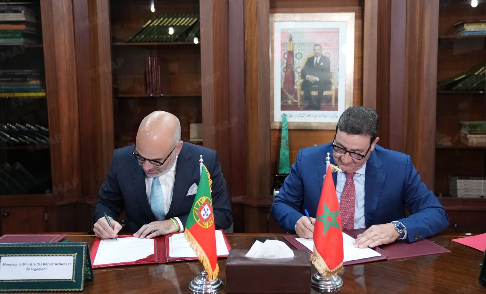المغرب و البرتغال يوقعان اتفاقا لتسهيل تبادل رخص السياقة