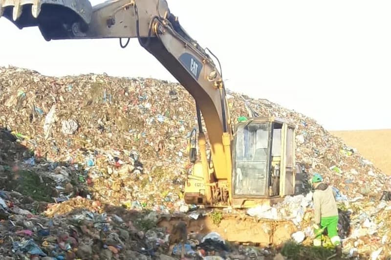 واد زم: مطرح النفايات يتحول إلى أزمة بيئية وصحية متفاقمة