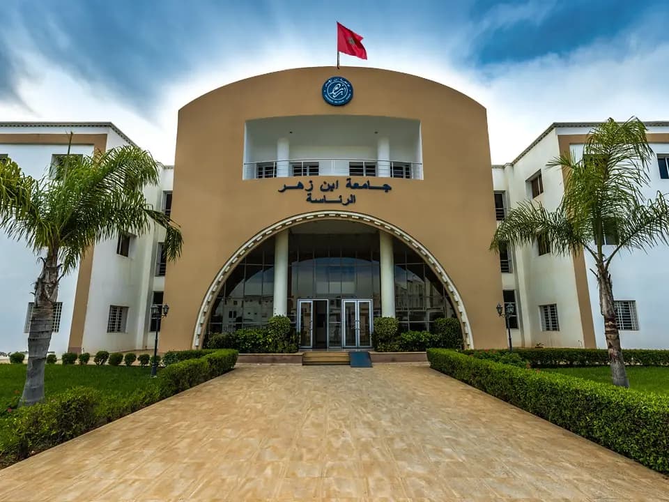 كلية الحقوق بأكادير: نقابة أساتذة ترفض مراجعة طرد طالب وتطالب بالتحقيق