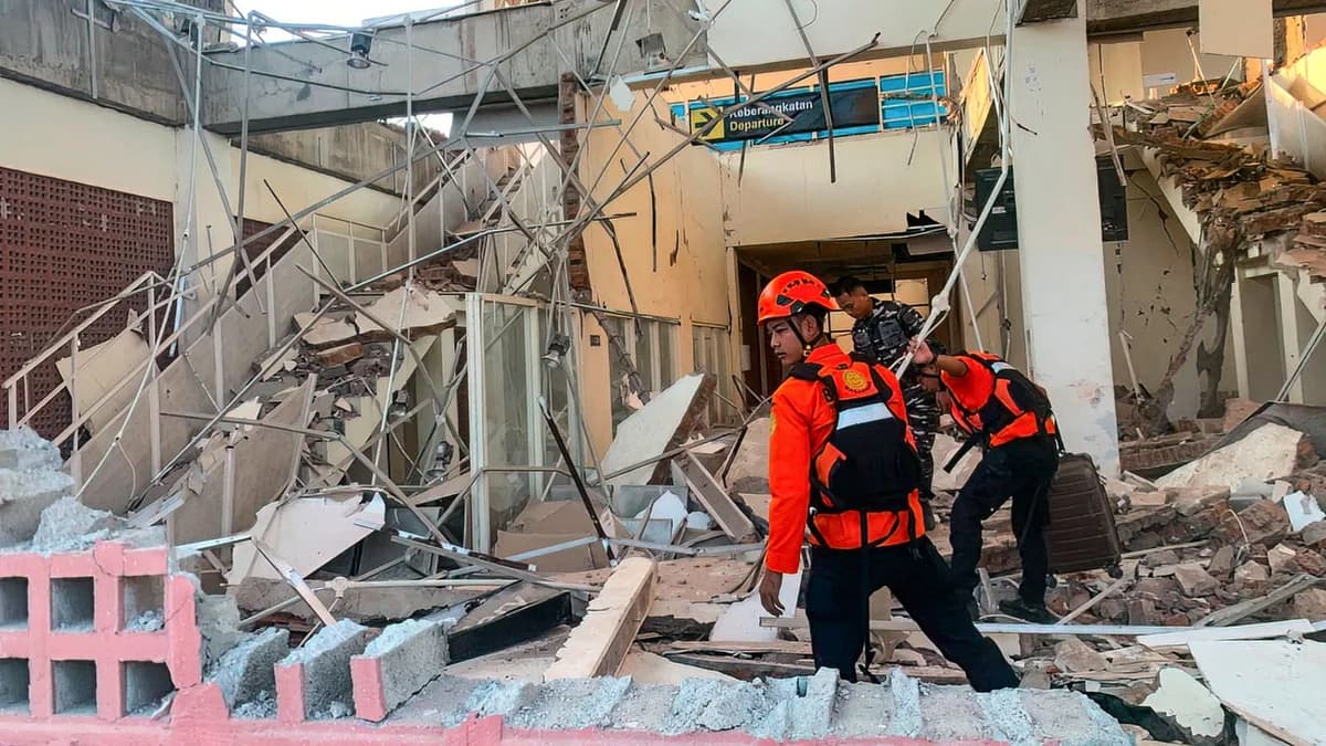 إندونيسيا: ارتفاع قتلى زلزال فلوريس إلى 38 وإنهاء تحذير تسونامي