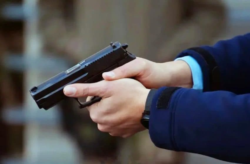 أكادير: مفتش شرطة يستعمل سلاحه الوظيفي لتوقيف مشتبه فيه مسلح