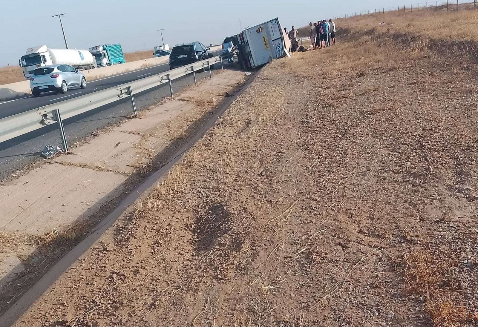 ابن جرير: انقلاب شاحنة بالطريق السيار والتحقيق متواصل