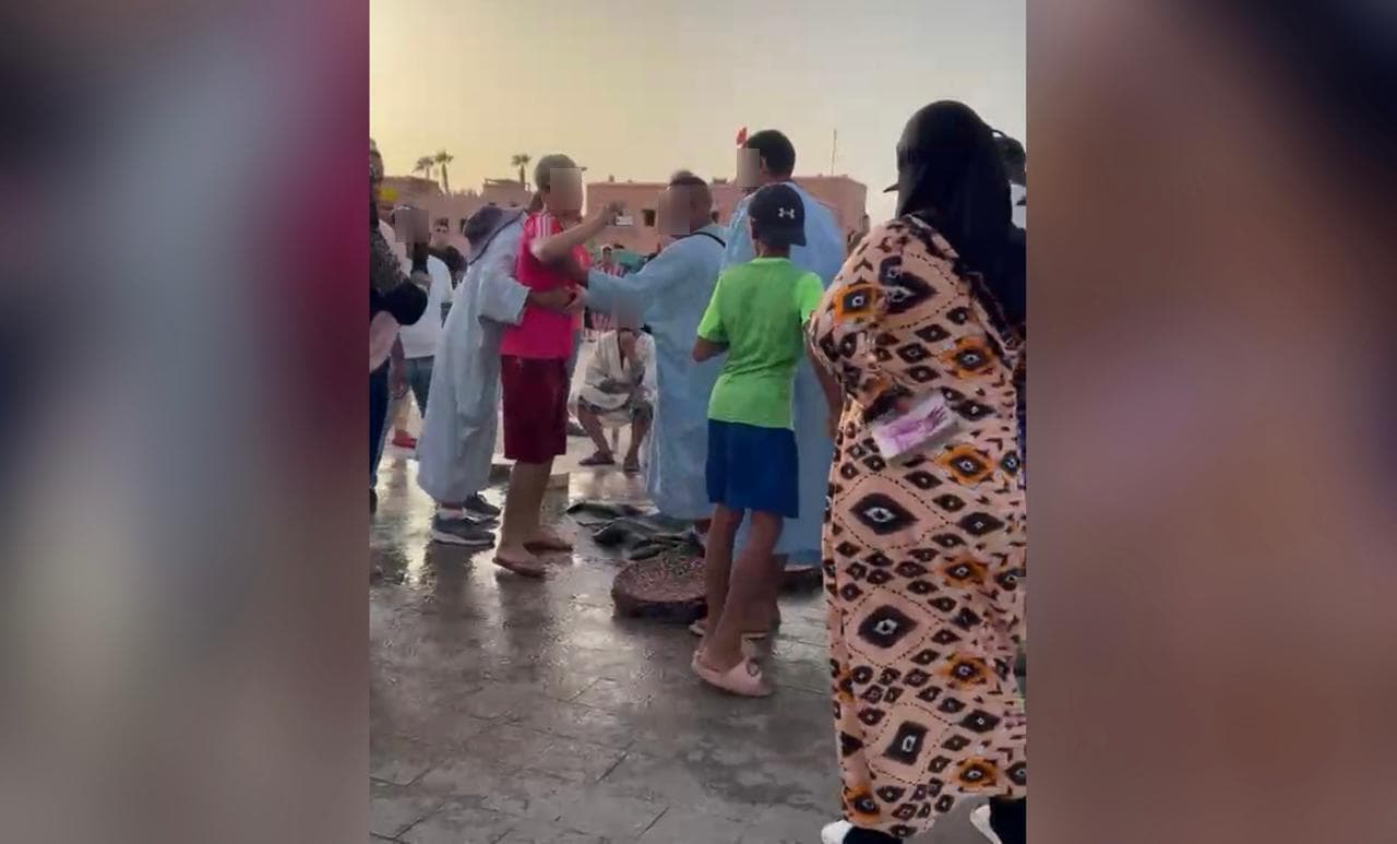 ساحة جامع الفنا: شجار بين مروضي أفاعي يستنفر الأمن بمراكش
