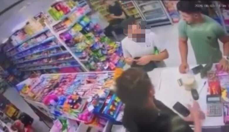 طنجة: إبراهيم بنمالك يلكم شخصا داخل محل بعد عبارات مسيئة للملك