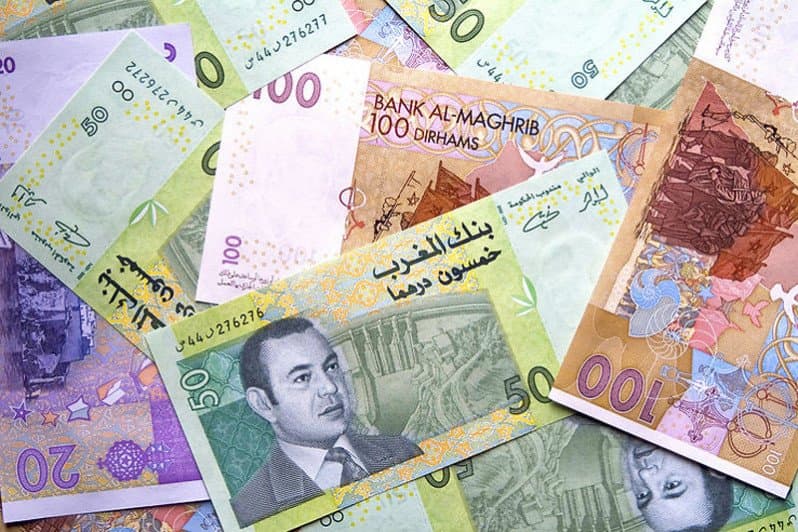 الدرهم يتراجع بنسبة 1% أمام الدولار