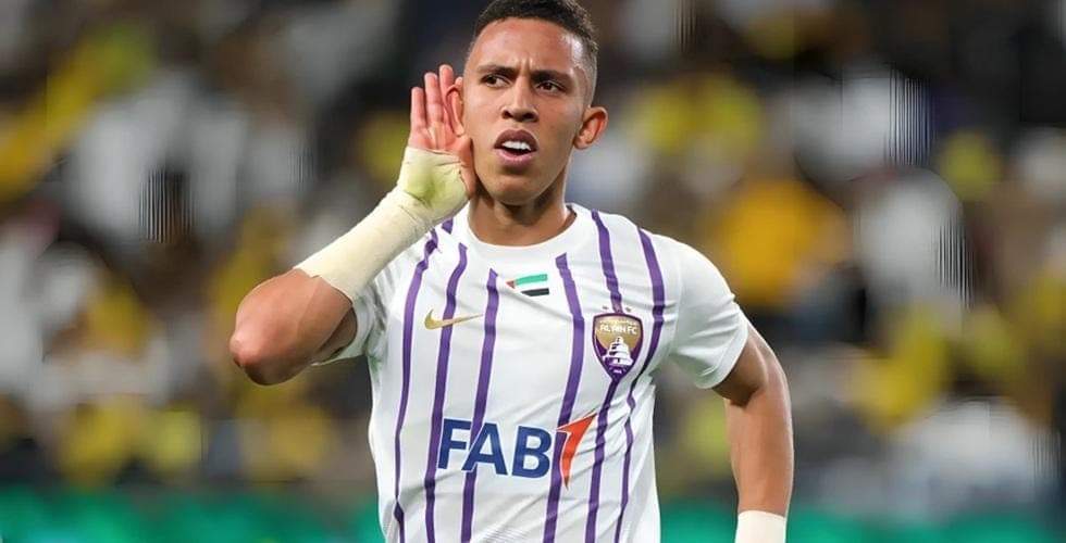 إصابة سفيان رحيمي أمام شباب الأهلي تثير القلق في صفوف العين