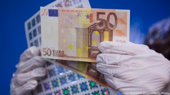 الدار البيضاء … توقيف شخص وسيدة ، يشتبه في تورطهما في قضية تتعلق بتزوير أوراق مالية وعرضها للتداول