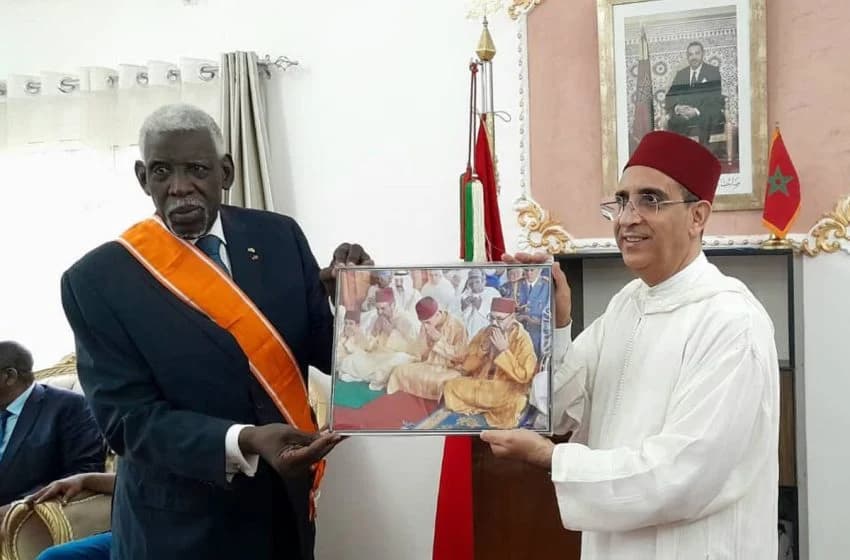 تكريم السفير السابق لتشاد بالحمالة الكبرى للوسام العلوي