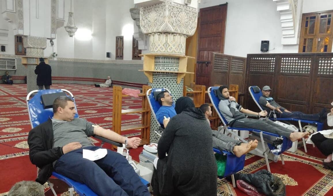 إقبال كبير من المواطنين على حملات التبرع بالدم في المساجد خلال شهر رمضان