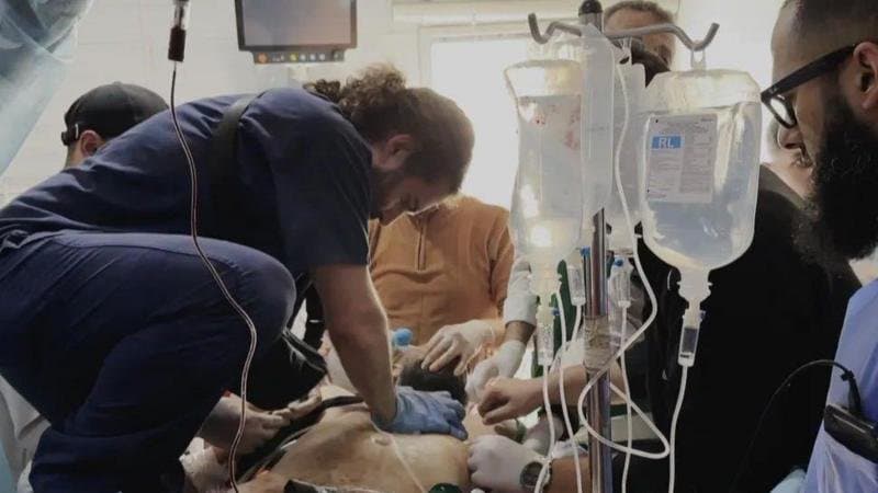 تجارب طبيب أمريكي في غزة: بين الألم والأمل