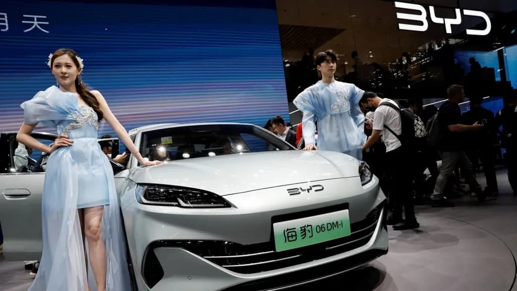 شركة BYD الصينية تشهد انخفاضًا في الأرباح والمبيعات بسبب تباطؤ الطلب على السيارات الكهربائية