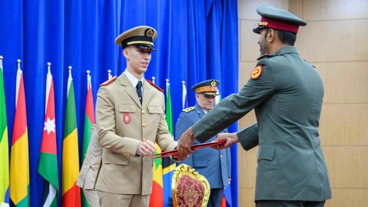الأمير مولاي الحسن يترأس بالقنيطرة حفل تخرج الفوج 24 للسلك العالي للدفاع والفوج 58 لسلك الأركان