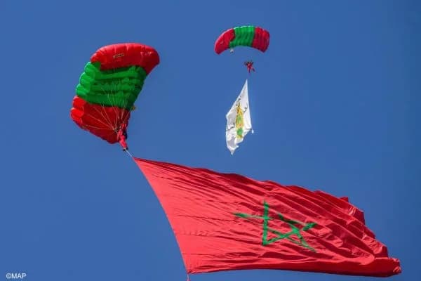 عرض جوي مميز بمناسبة الذكرى الـ25 لعيد العرش على ضفتي نهر أبي رقراق