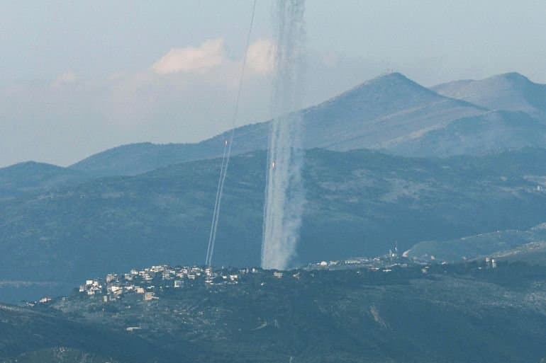 3 قتلى بجنوب لبنان وحزب الله يطلق عشرات الصواريخ والمسيرات