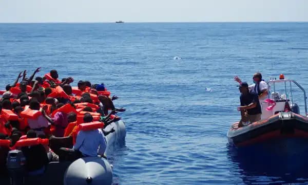 إسبانيا تدعو « فرونتكس » لتوسيع مهامها في مياه أفريقيا