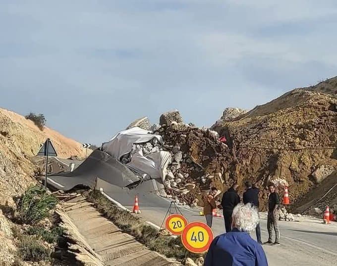 إجراءات استعجالية لإعادة فتح الطريق بين الجبهة والحسيمة