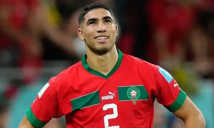 أشرف حكيمي يترشح لجائزة أفضل لاعب في العالم 2025