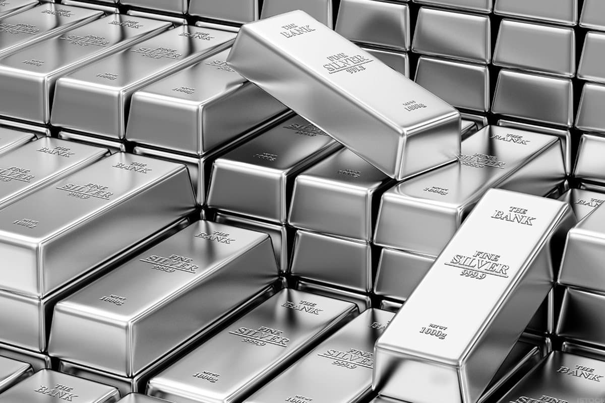 الفضة تواصل التراجع لليوم الثالث على التوالي