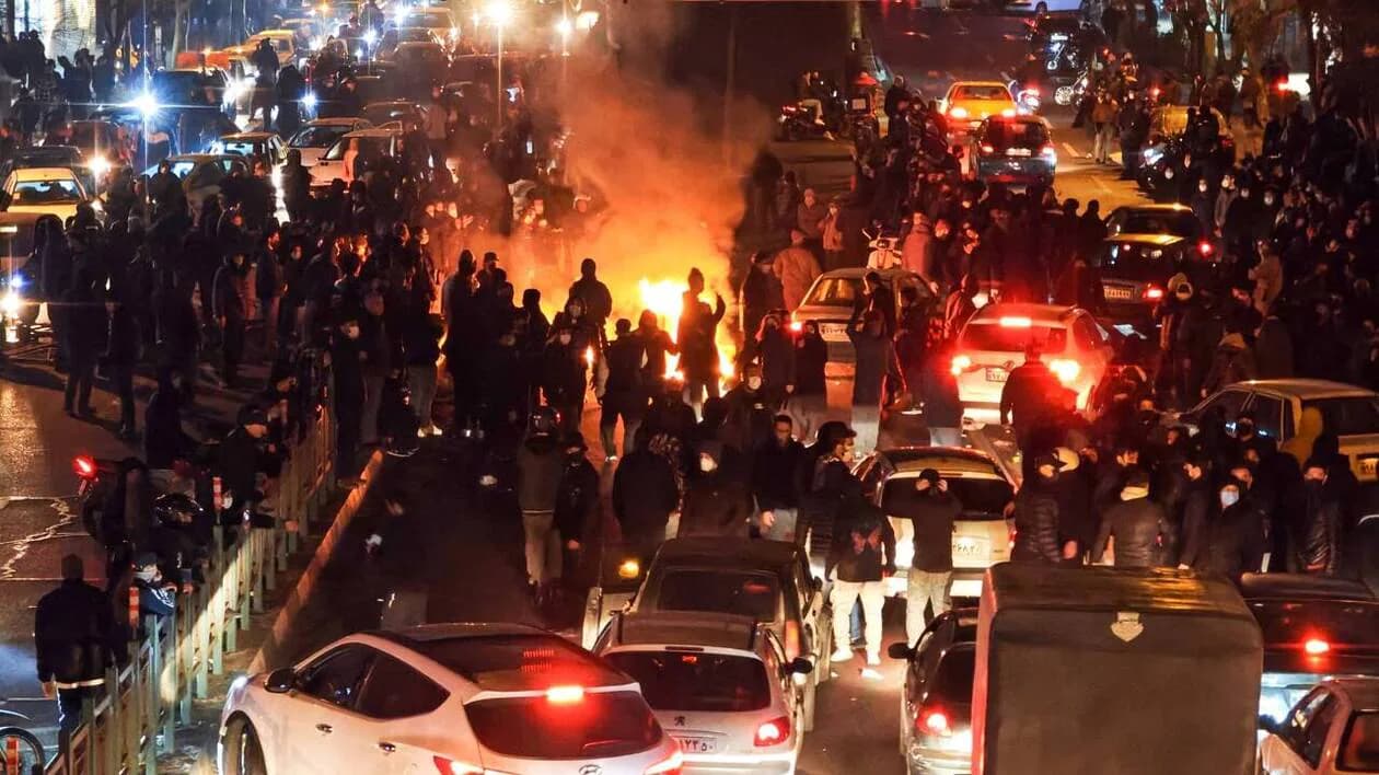 الأزمة في إيران: من الثورة إلى التوتر الحالي