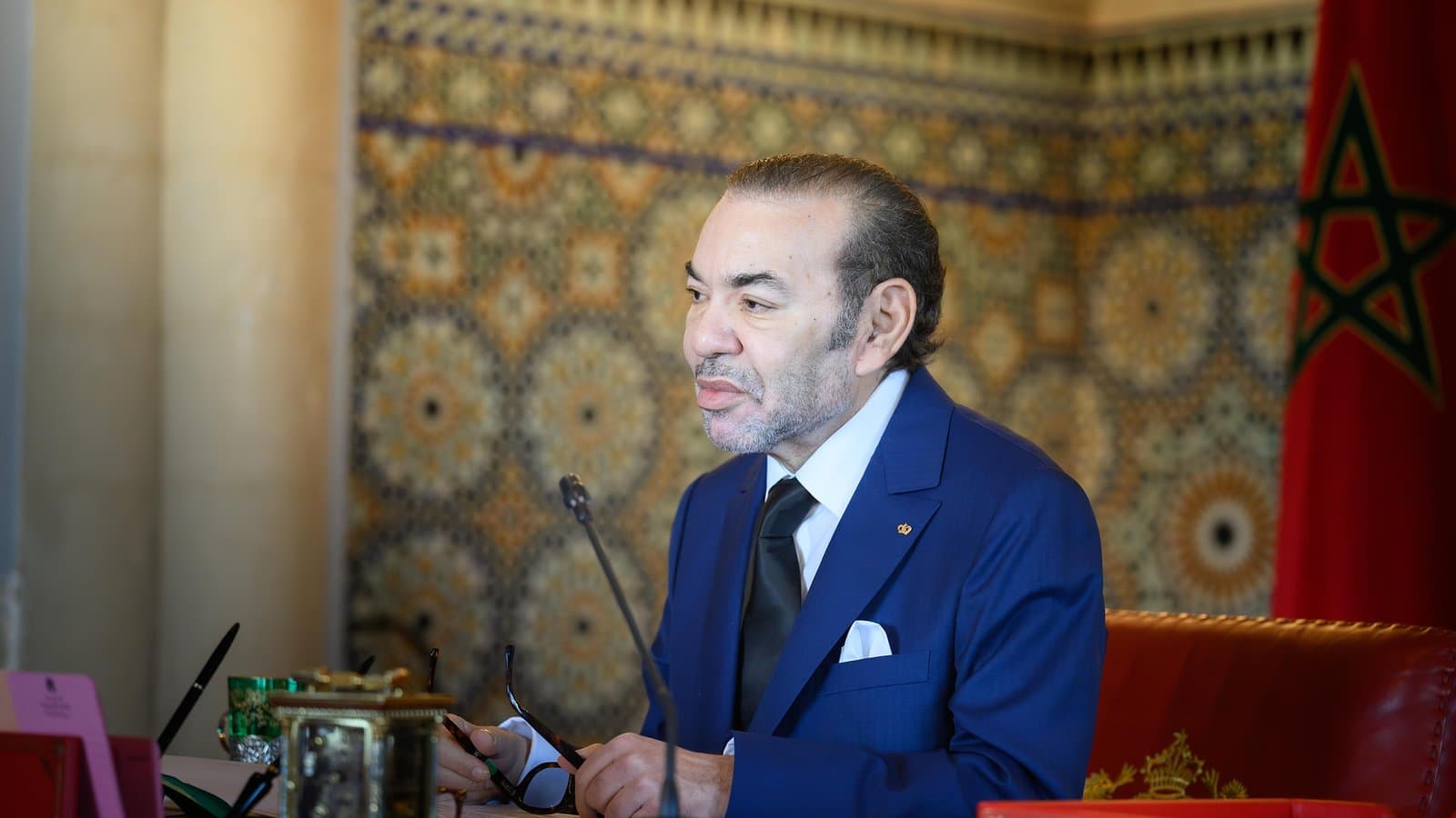 جلالة الملك يشيد بجهود الأمن الوطني