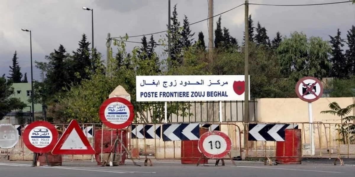 زوج بغال يفتح استثنائياً لعودة مغاربة من الجزائر