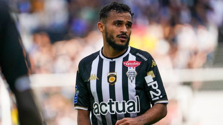 سفيان بوفال: تخليت عن العطلة للعودة إلى الملاعب