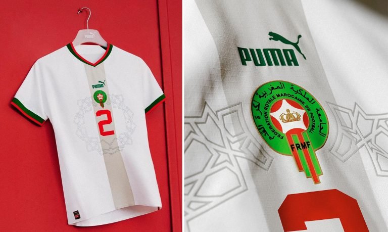 ازدياد الإقبال  على أقمصة « الأسود » بشكل كبير التي اضحت سلعة نادرة بالدوحة ومطلوبة بأي ثمن