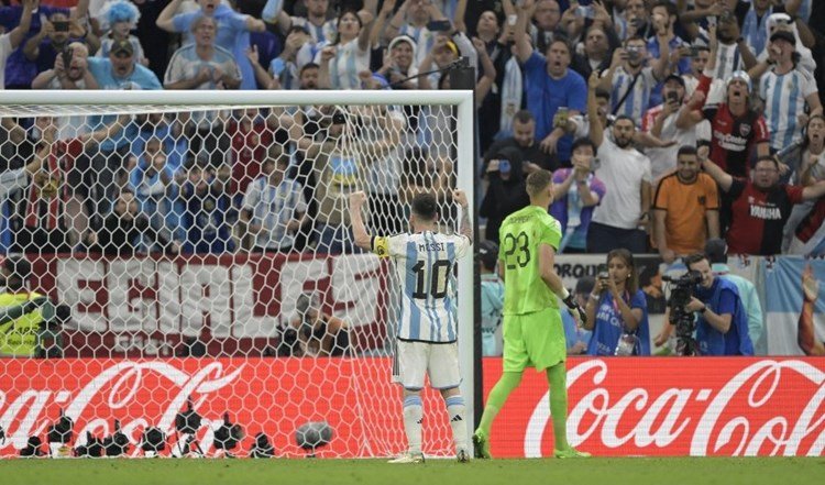 المنتخب الأرجنتيني يتأهل إلى نصف النهاية بفوزه على نظيره الهولندي بركلات الترجيح (4-3)