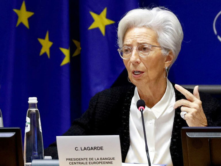 كريستين لاغارد تتوقع استمرار تباطؤ الاقتصاد الأوروبي حتى نهاية العام.