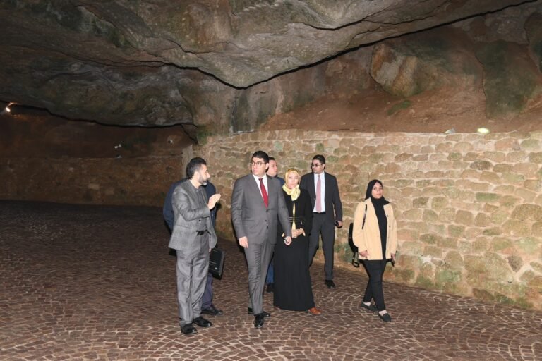 زيارة وزير الشباب والثقافة لمغارة هرقل ومعهد أحمد لوكيلي الموسيقي في طنجة.