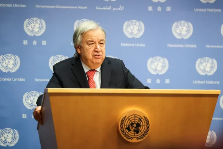 الأمين العام للأمم المتحدة يدعو لوقف إطلاق النار في غزة ويحذر من تحول القطاع إلى مقبرة للأطفال.