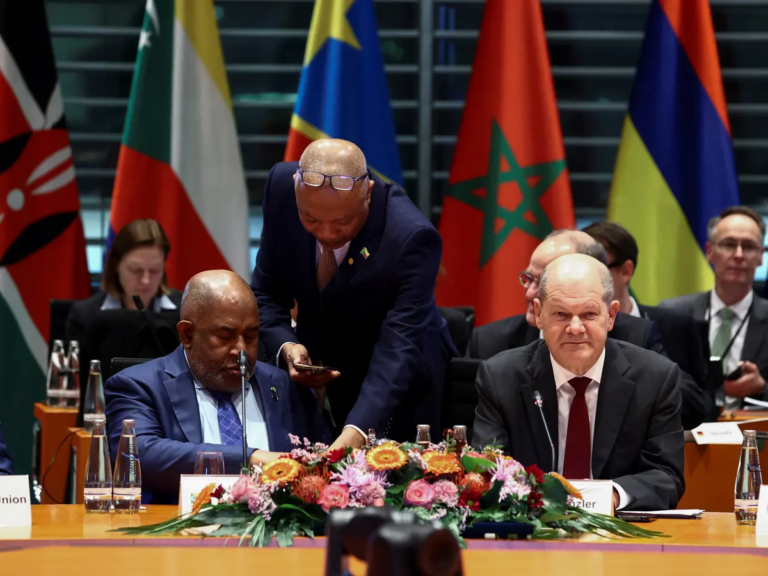 ألمانيا تلتزم بتخصيص 4.4 مليار دولار للاستثمار في مشاريع الطاقة الخضراء في قارة أفريقيا.