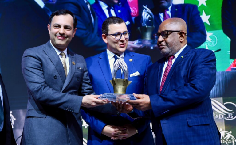 رئيس اتحاد جزر القمر يثني على الرؤية الحكيمة لجلالة الملك من أجل إفريقيا مزدهرة ومستقلة. 